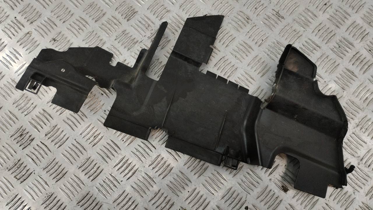 Воздуховод радиатора правый