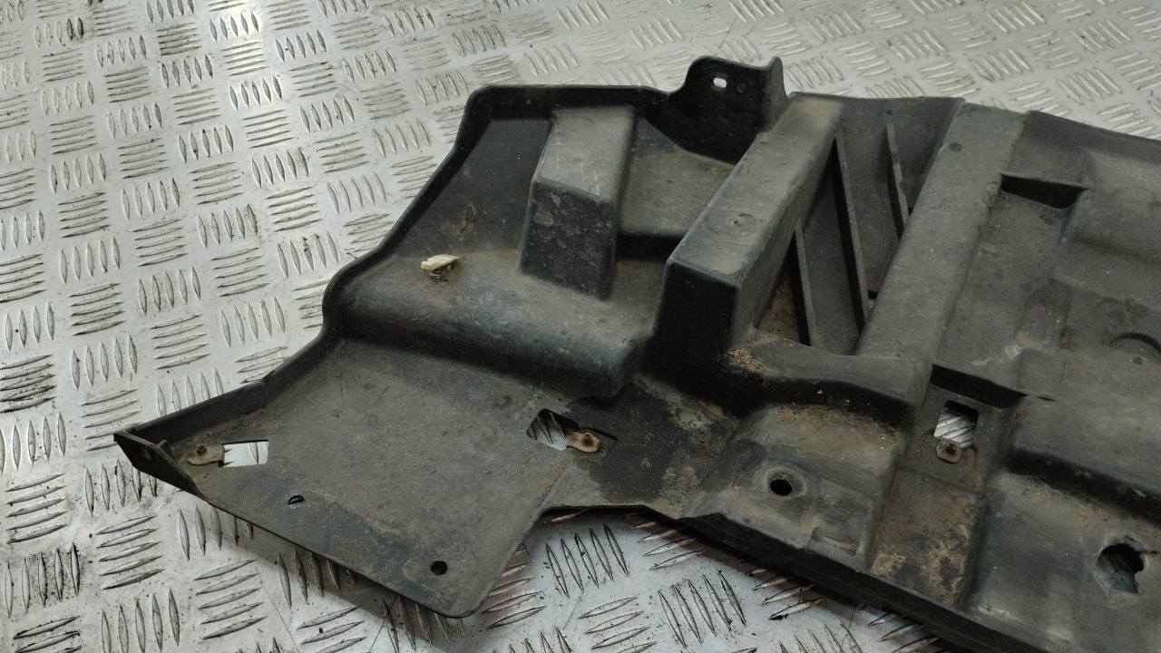 Пыльник переднего бампера