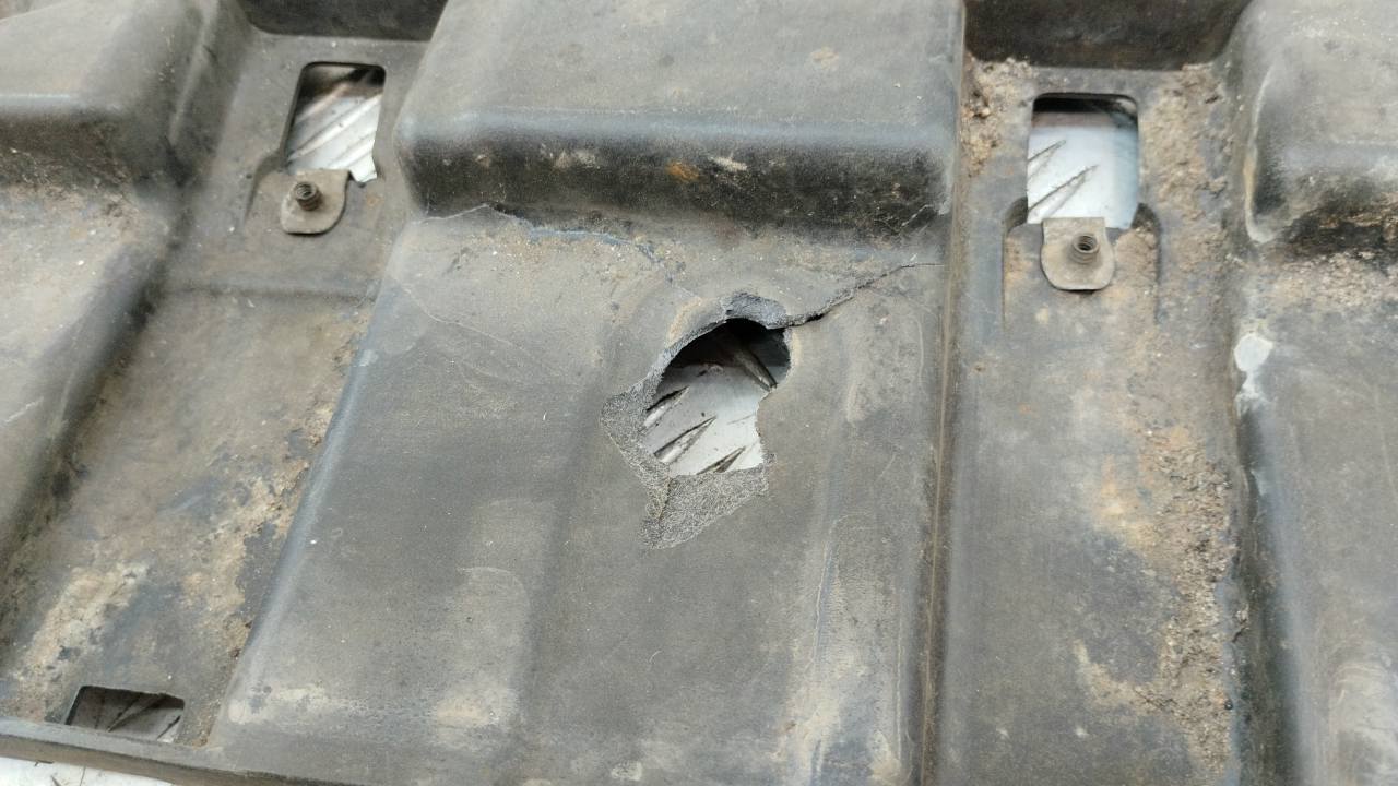 Пыльник переднего бампера