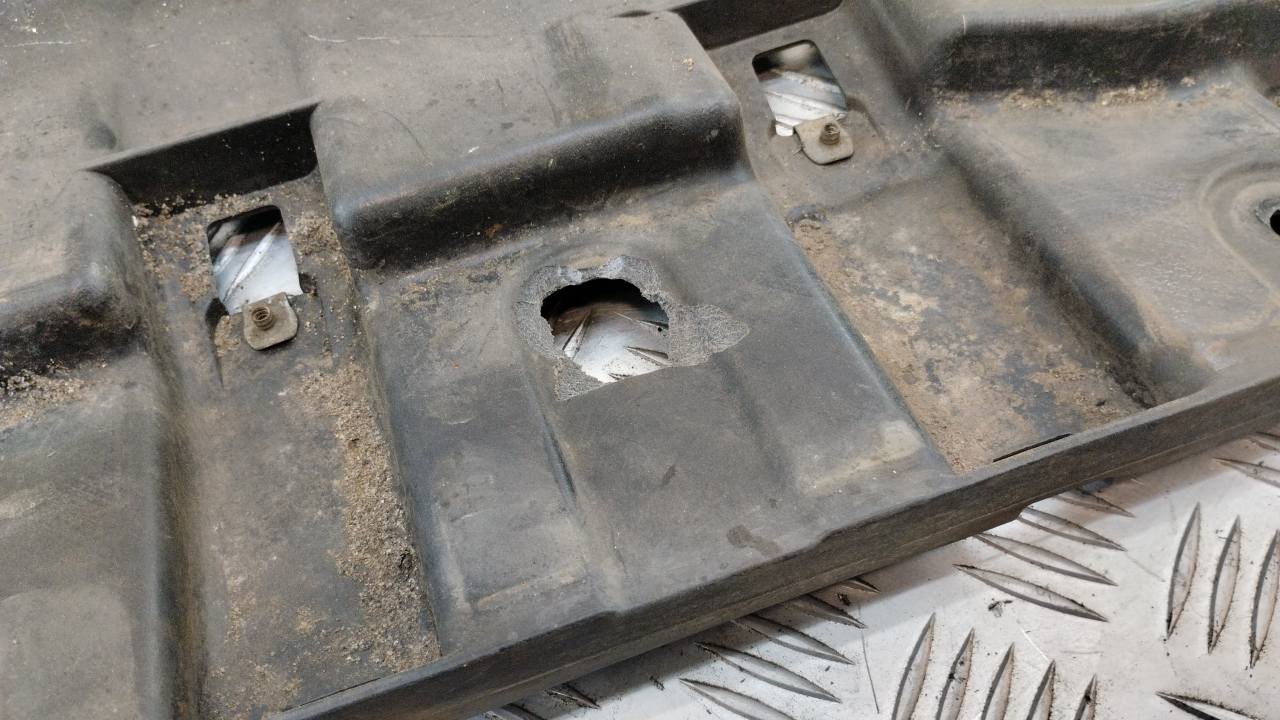 Пыльник переднего бампера