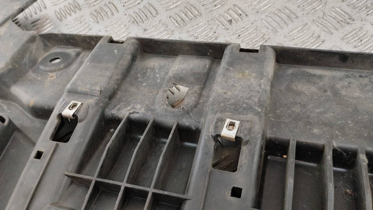 Пыльник переднего бампера