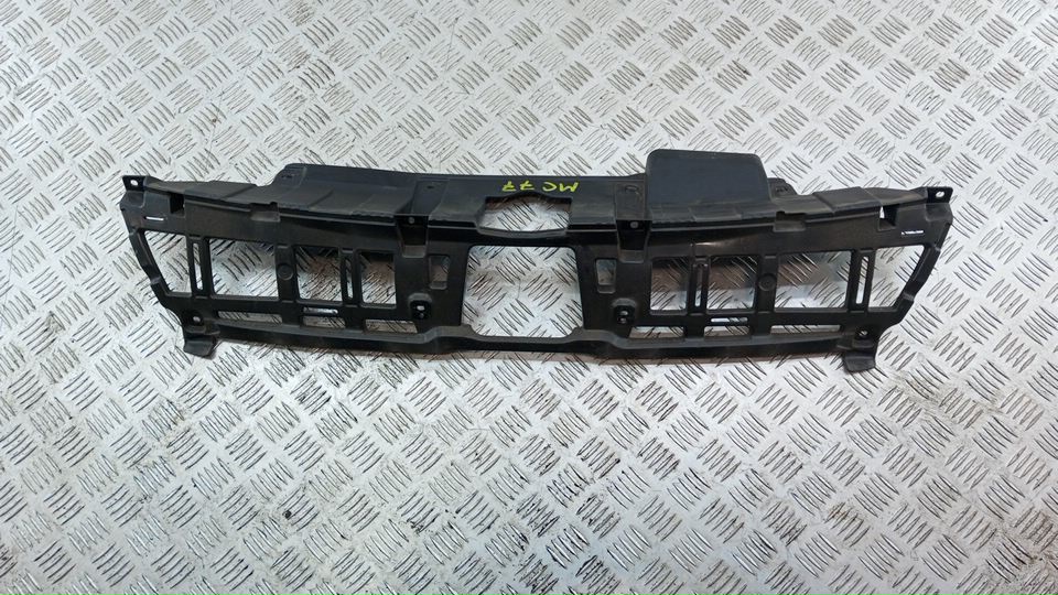 Кожух замка капота