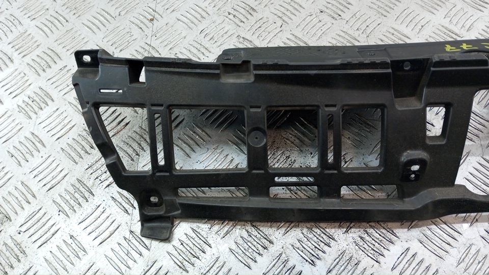 Кожух замка капота