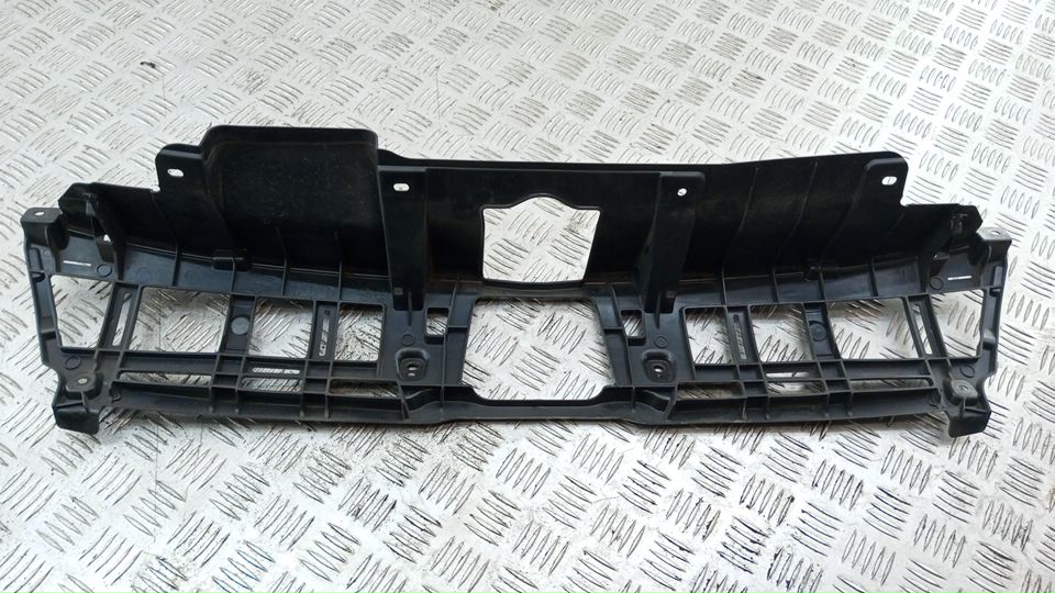 Кожух замка капота