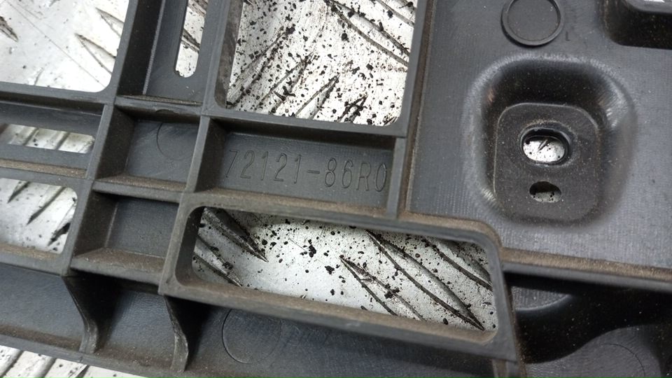 Кожух замка капота