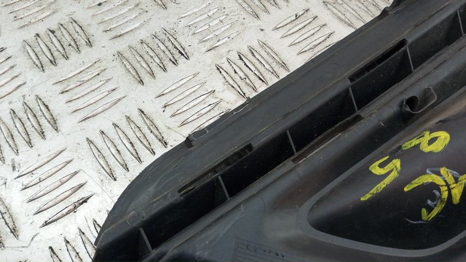 Рамка противотуманной фары правой