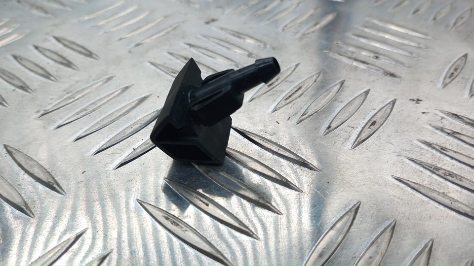 Форсунка омывателя лобового стекла