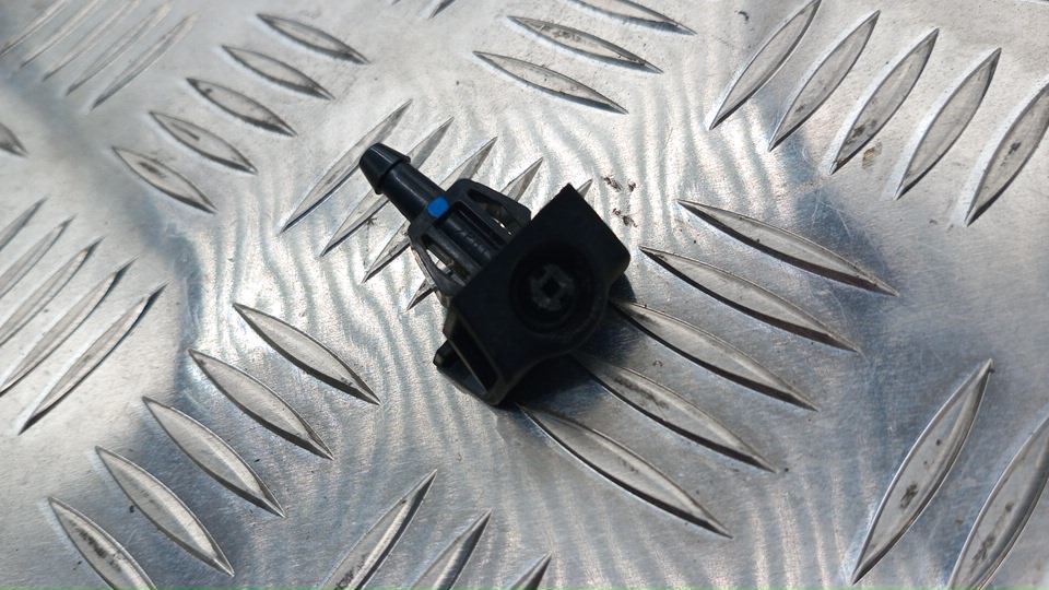 Форсунка омывателя лобового стекла