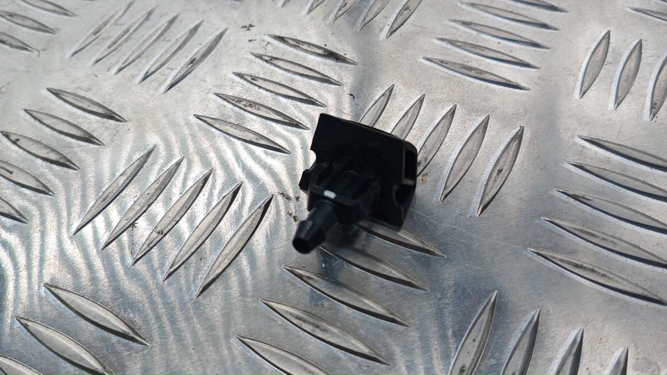 Форсунка омывателя лобового стекла