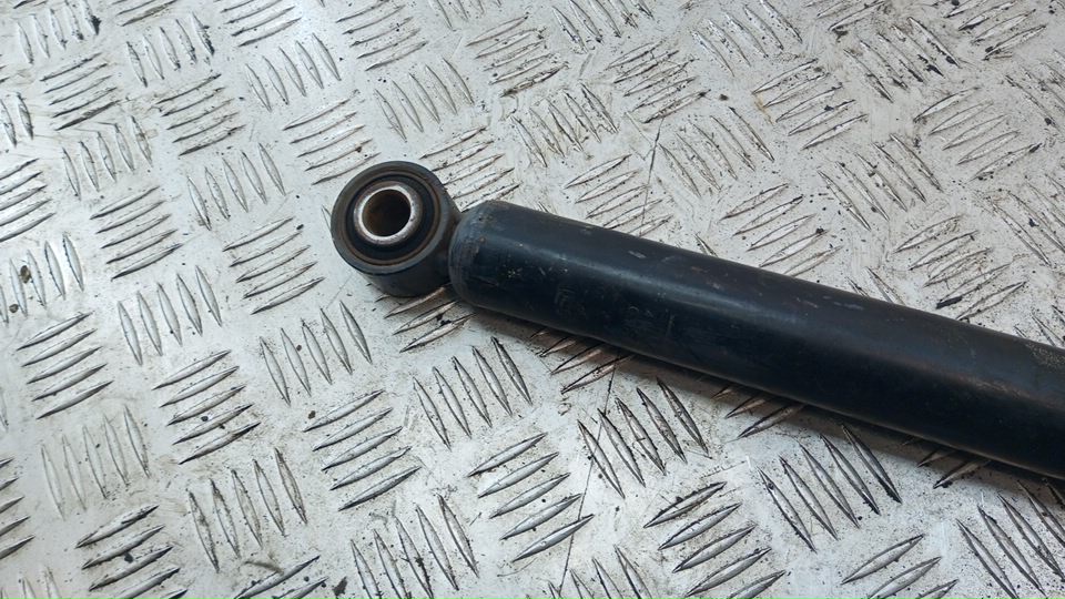 Амортизатор задний (стойка)