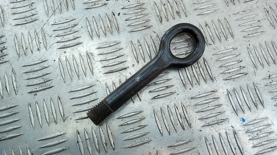 Крюк буксировочный