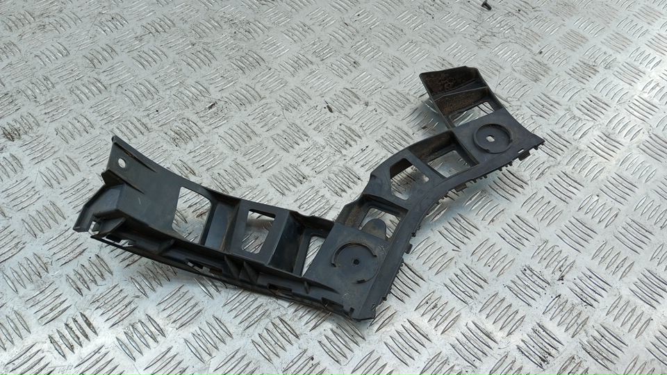 Кронштейн заднего бампера правый