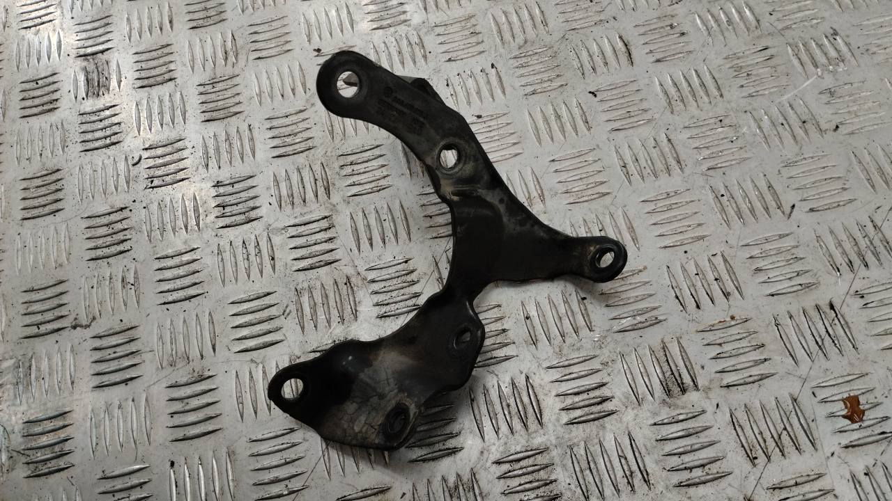 Кронштейн двигателя