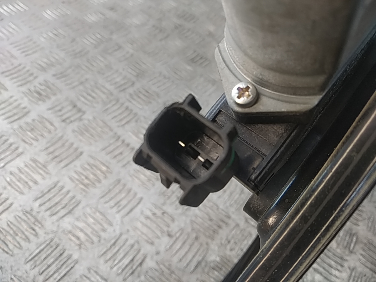 Стеклоподъемник электр. передний левый