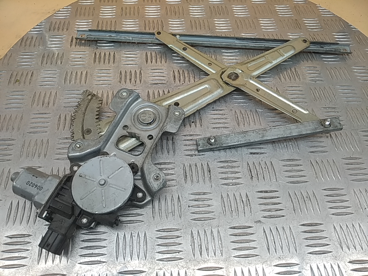 Стеклоподъемник электр. передний правый