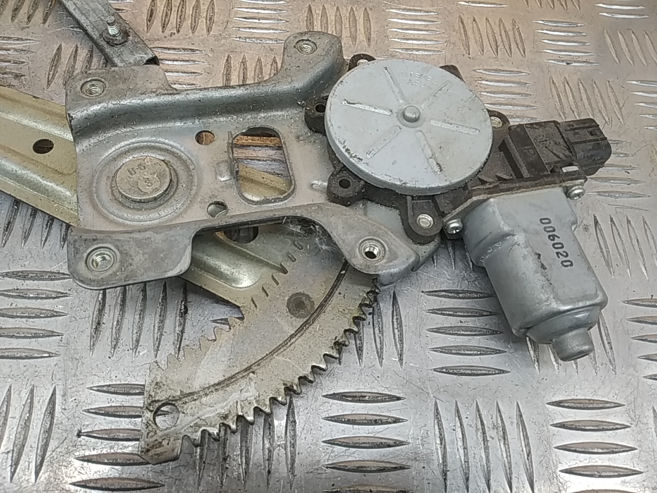 Стеклоподъемник электр. передний правый