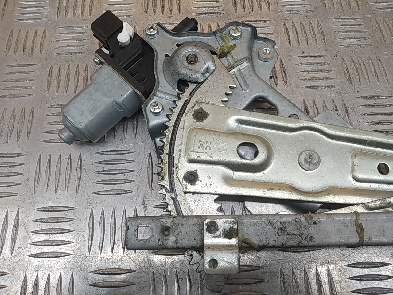 Стеклоподъемник электр. передний правый