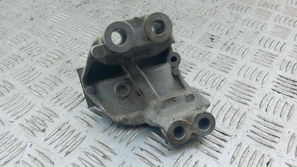 Кронштейн двигателя задний