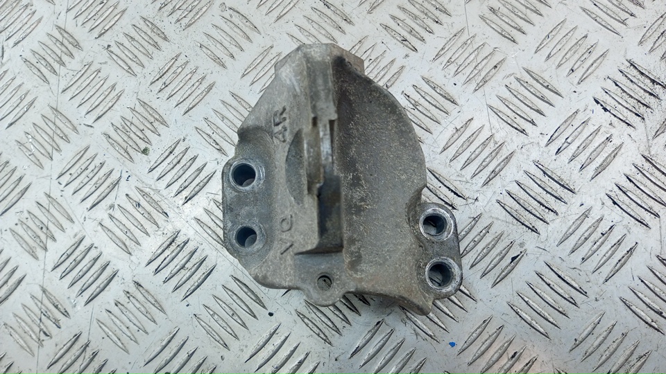 Кронштейн двигателя задний