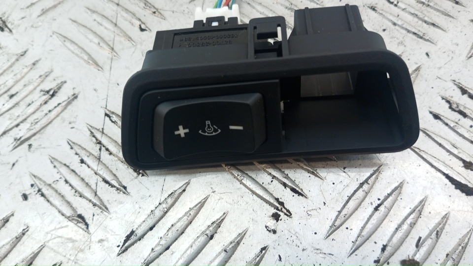 Кнопка освещения панели приборов