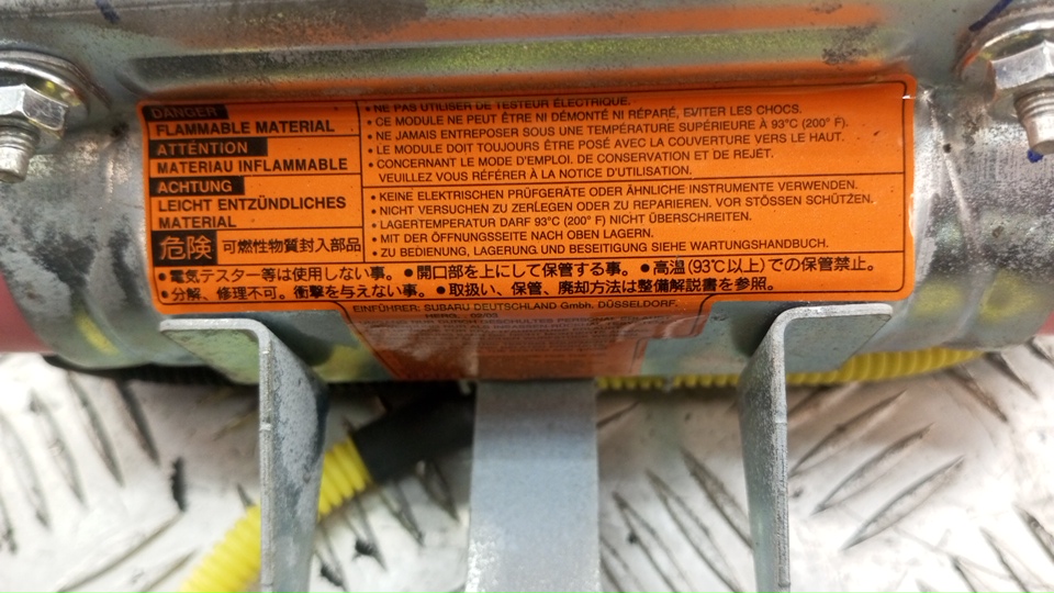 Подушка безопасности пассажирская (в торпедо)