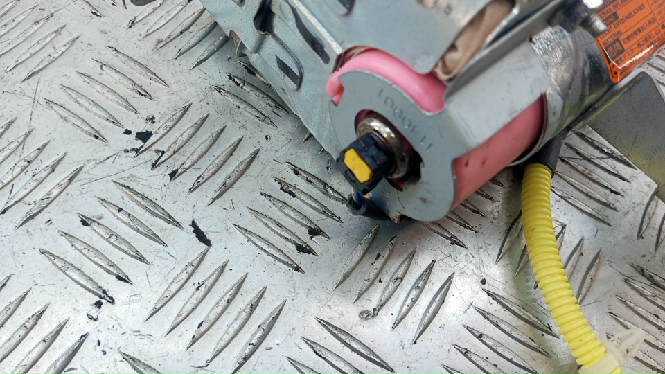 Подушка безопасности пассажирская (в торпедо)