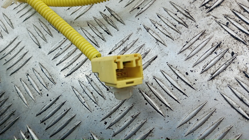 Подушка безопасности пассажирская (в торпедо)