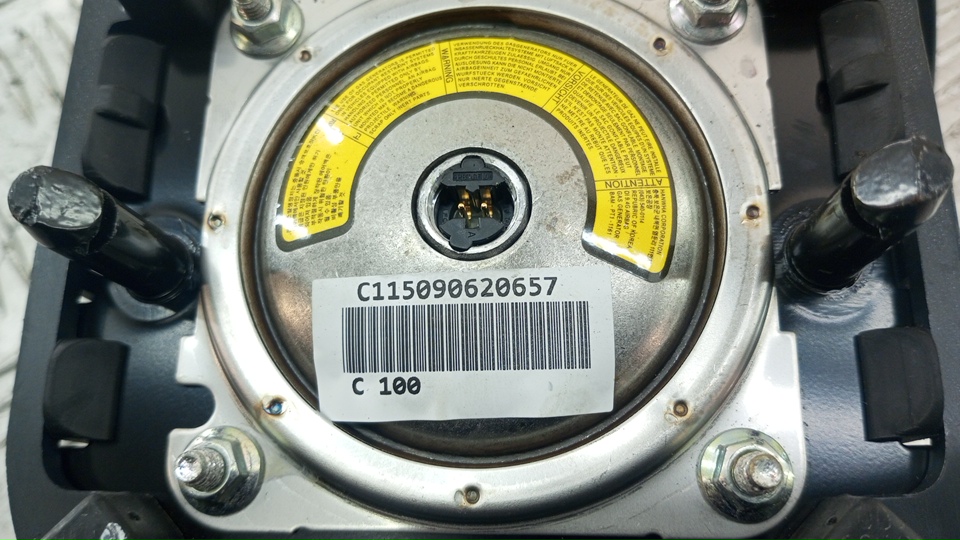 Подушка безопасности в рулевое колесо