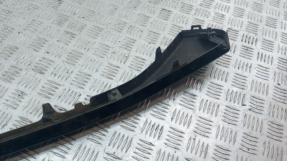 Накладка переднего бампера