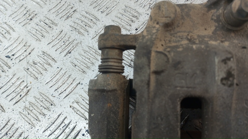 Суппорт передний левый