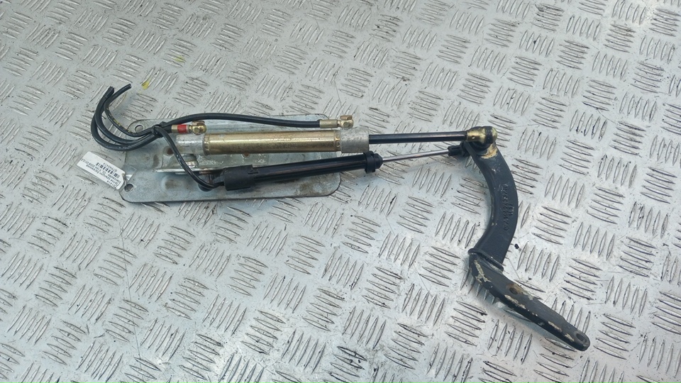 Механизм подъема двери багажника