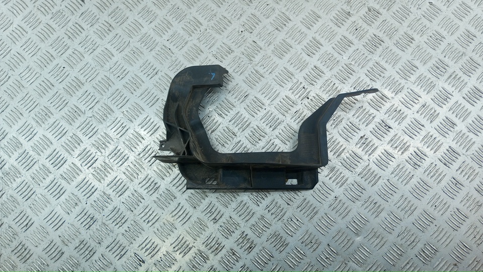 Кронштейн заднего бампера левый