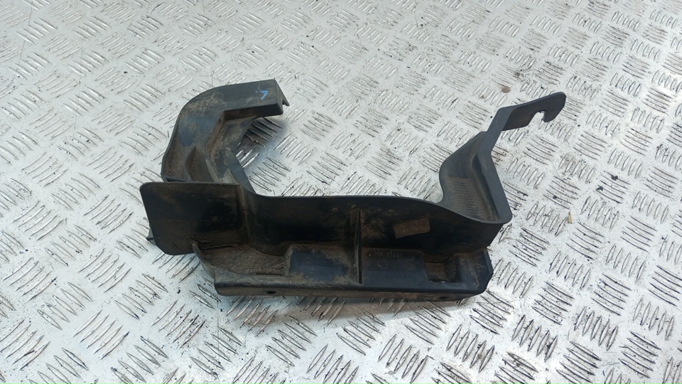 Кронштейн заднего бампера левый