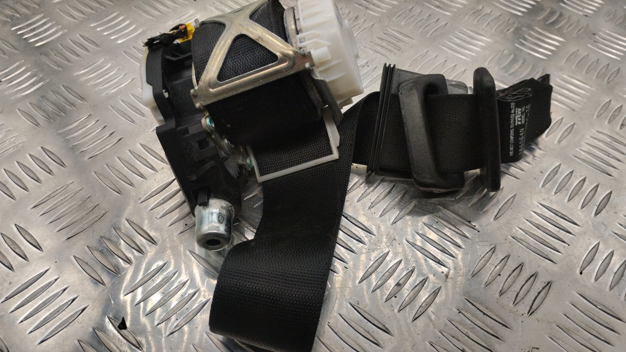 Ремень безопасности с пиропатроном