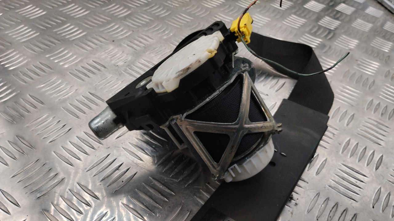 Ремень безопасности с пиропатроном