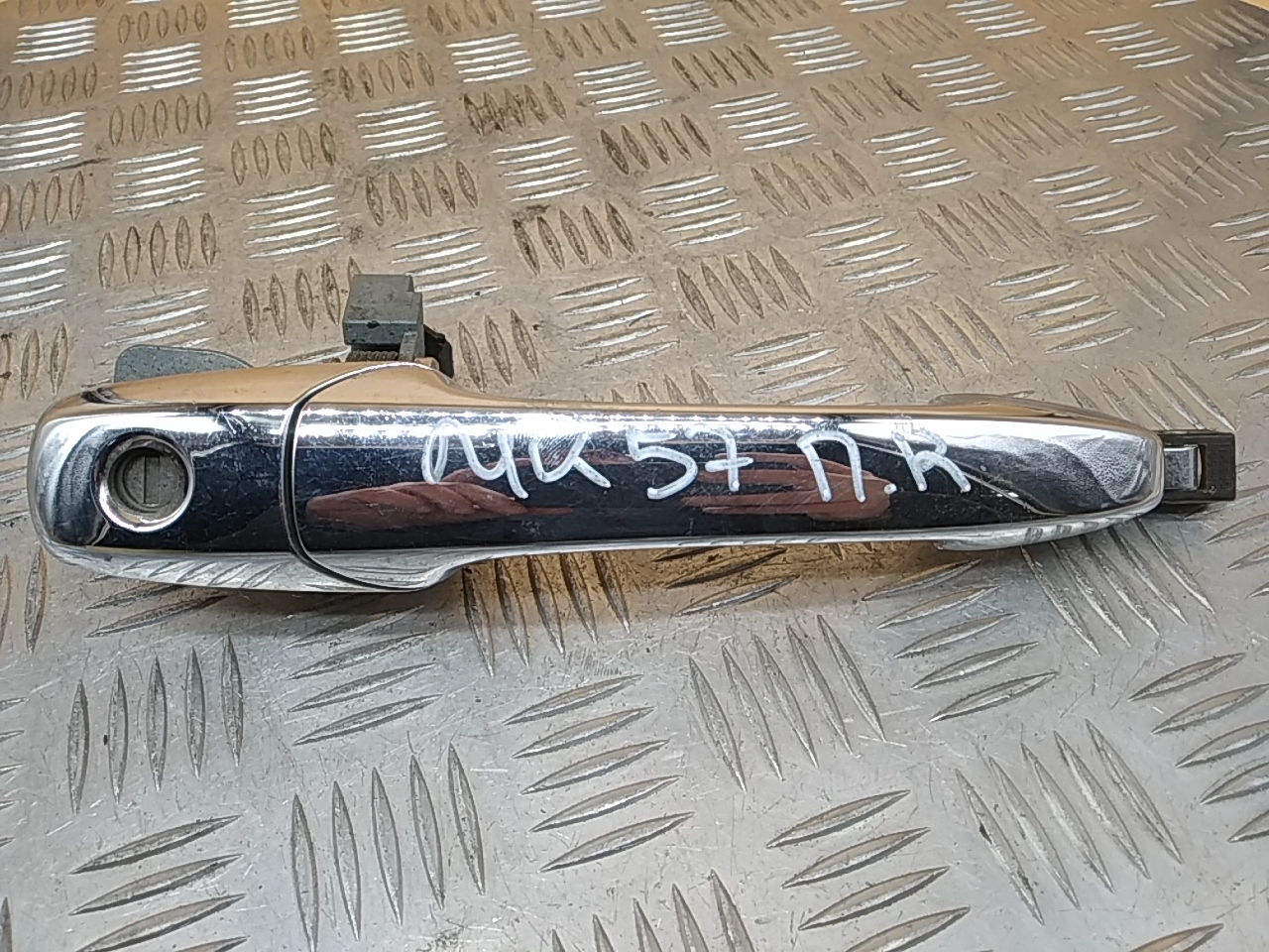 Ручка двери передней наружная правая