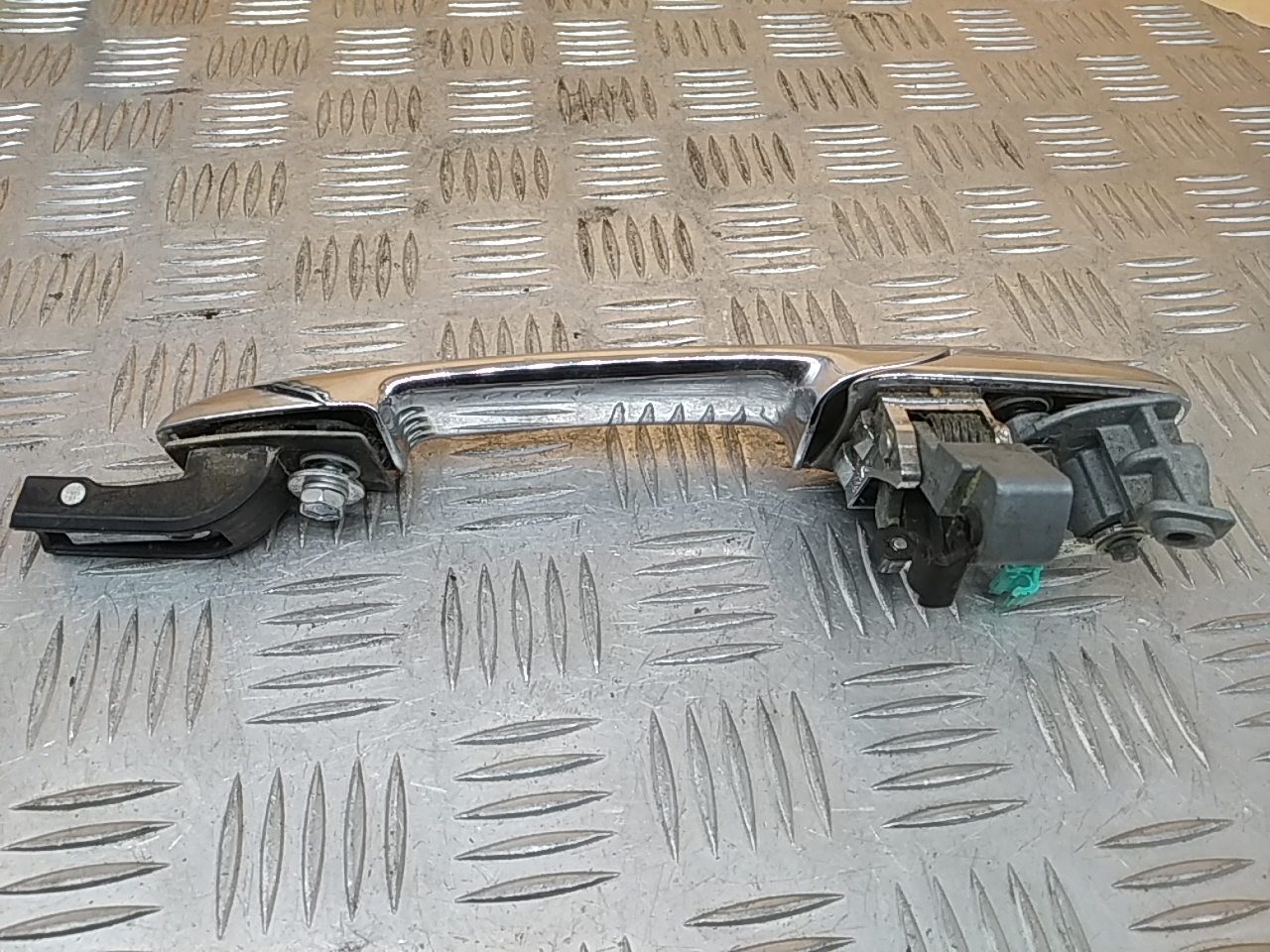 Ручка двери передней наружная правая