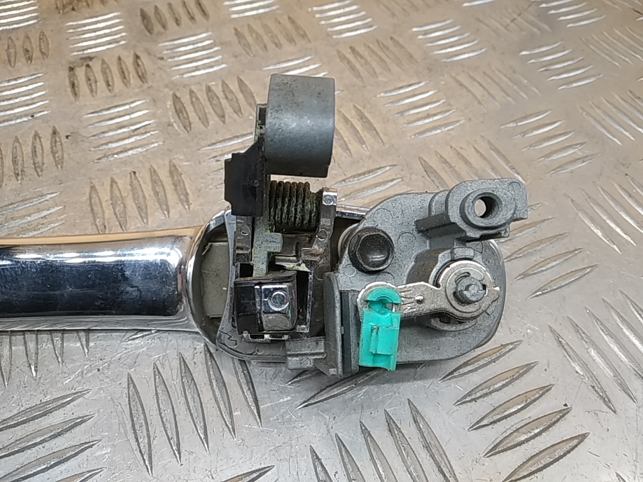 Ручка двери передней наружная правая