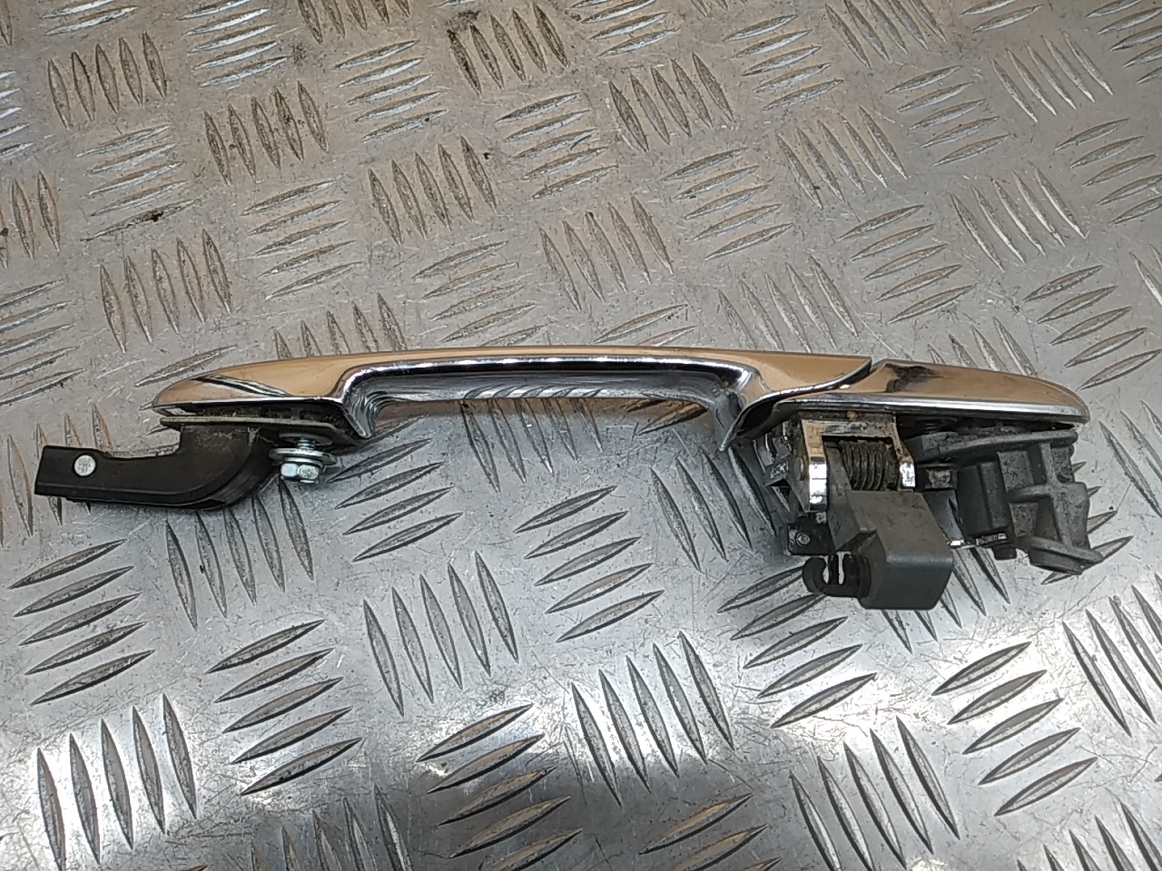 Ручка двери передней наружная правая