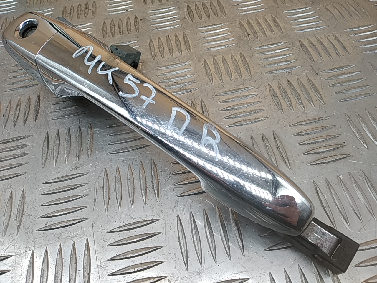 Ручка двери передней наружная правая