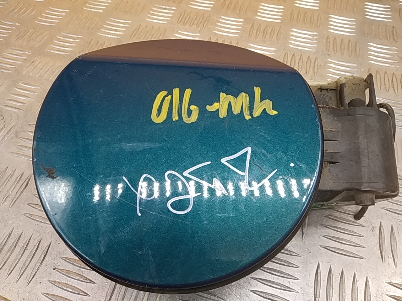 Лючок бензобака