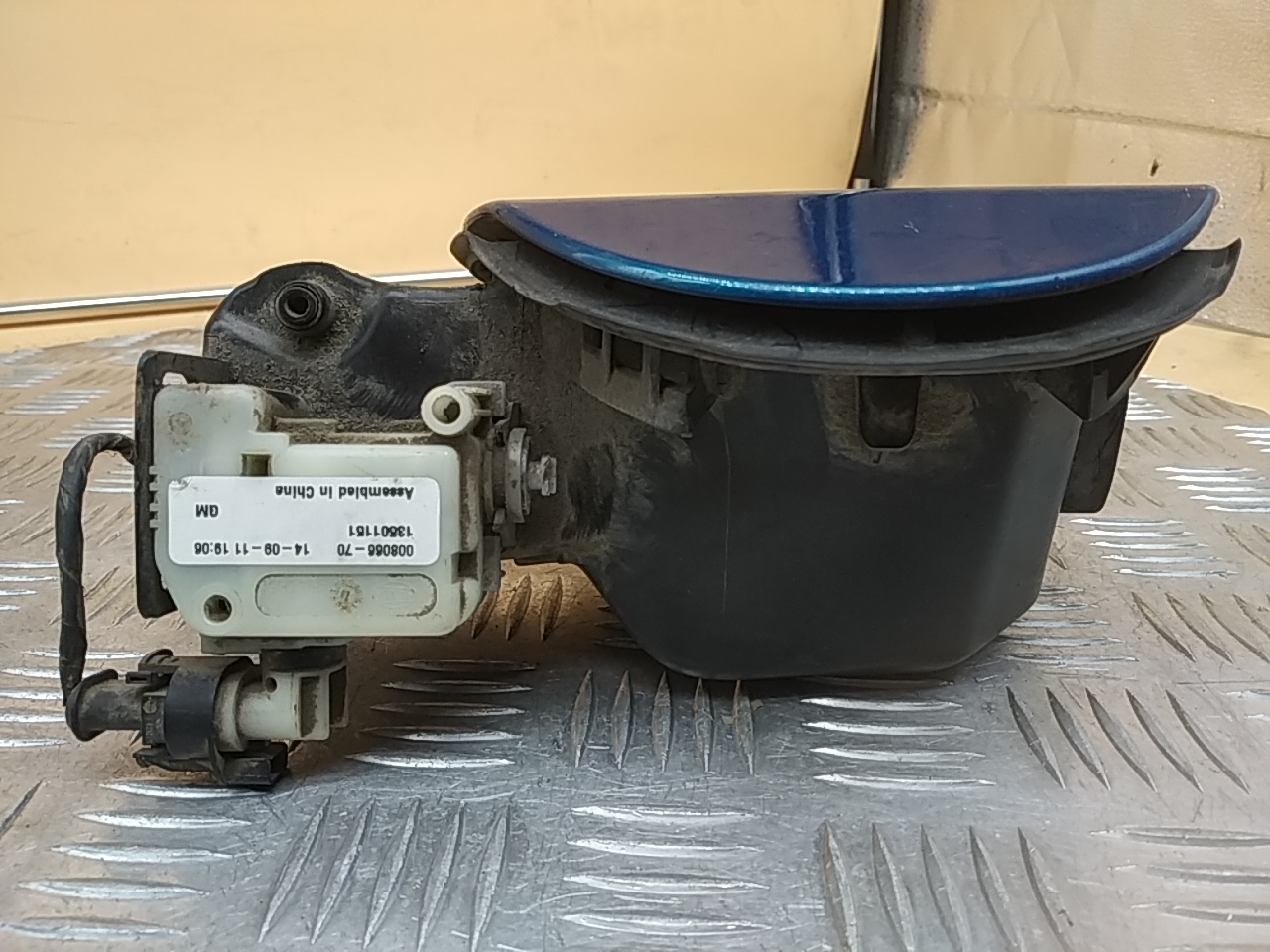 Лючок бензобака