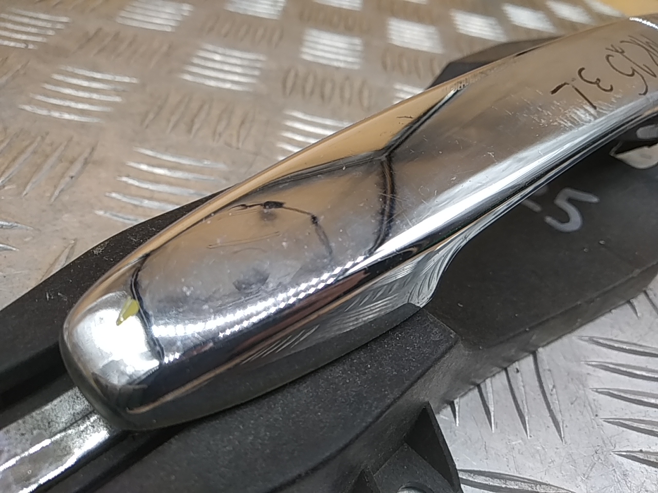 Ручка двери задней наружная левая