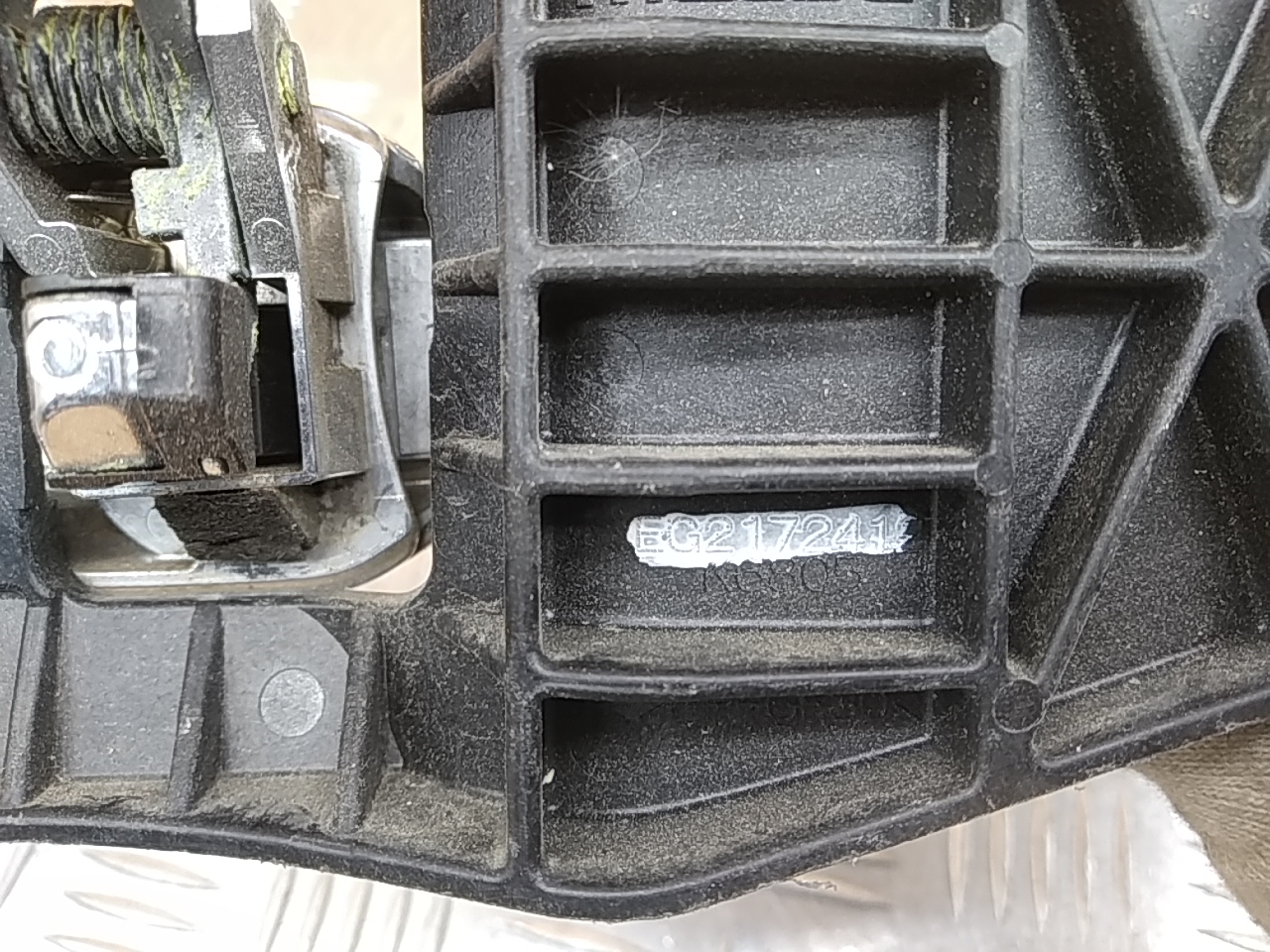 Ручка двери задней наружная левая