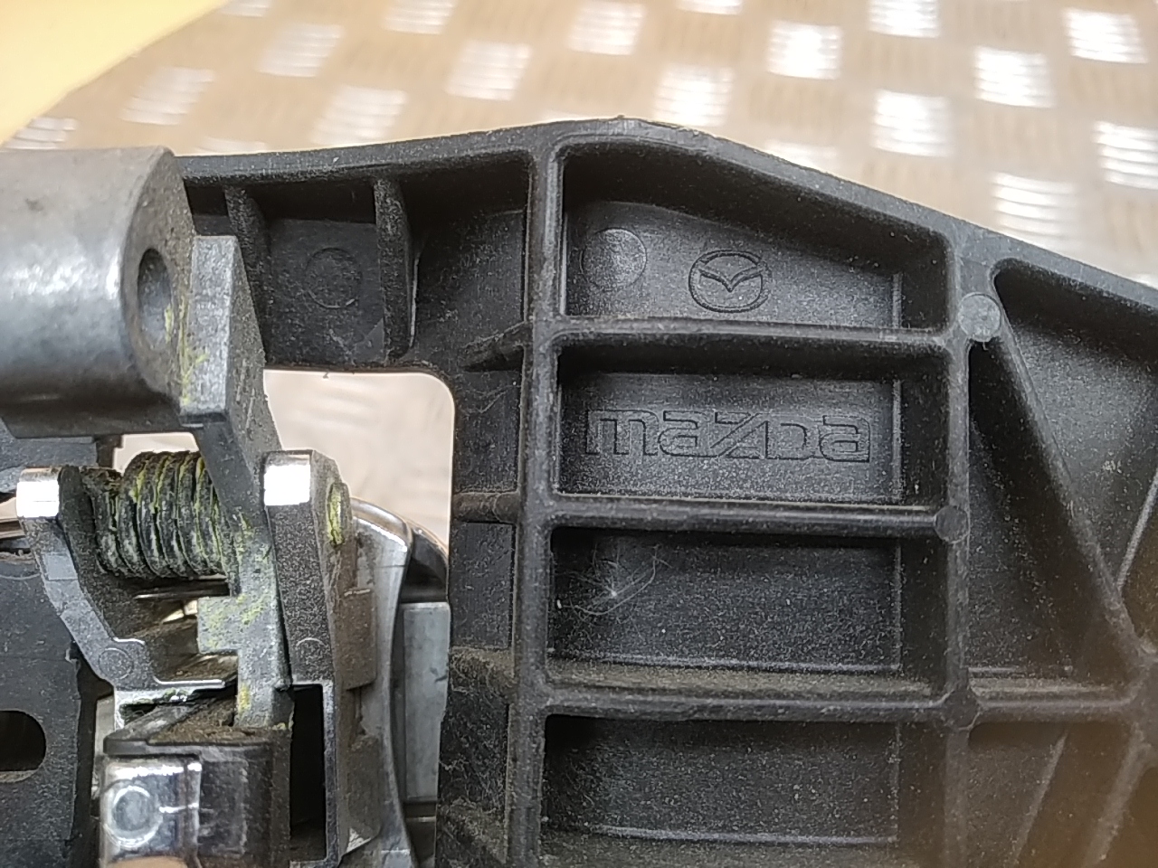 Ручка двери задней наружная левая