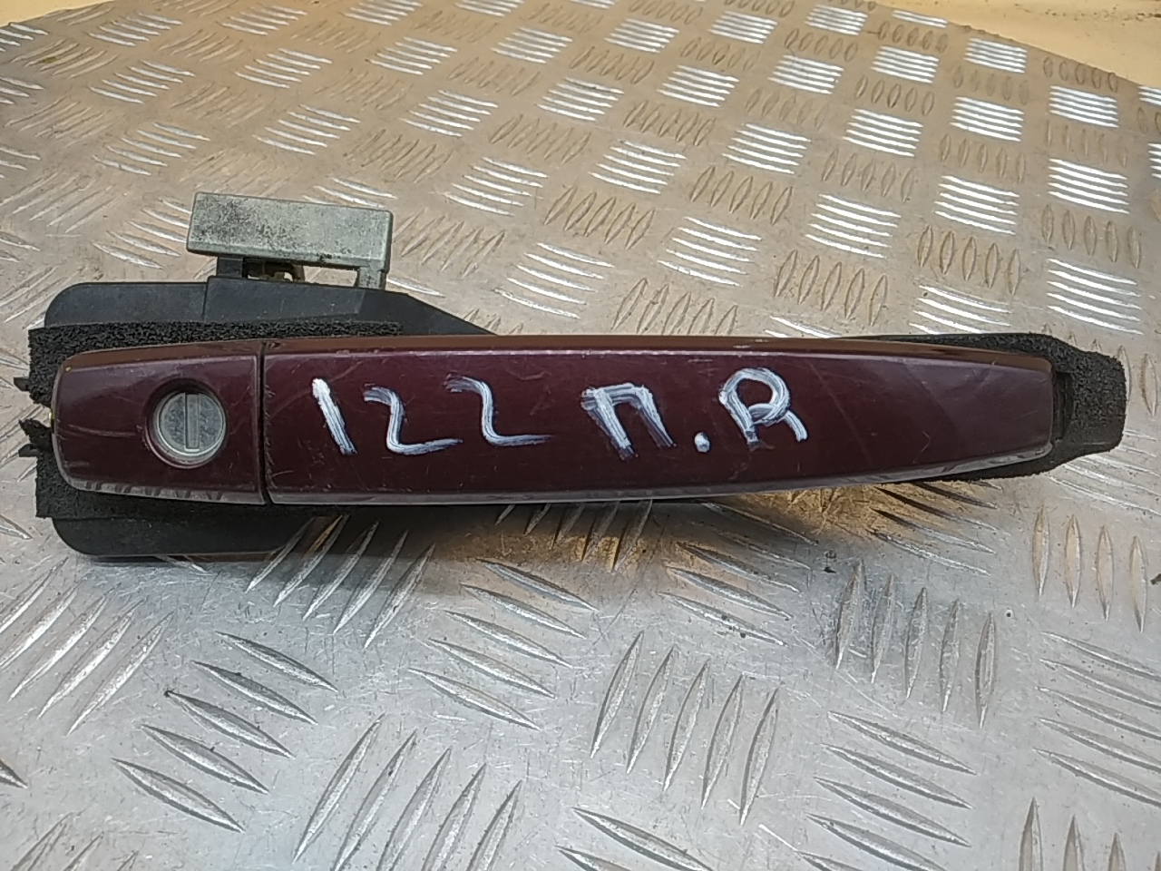 Ручка двери передней наружная правая