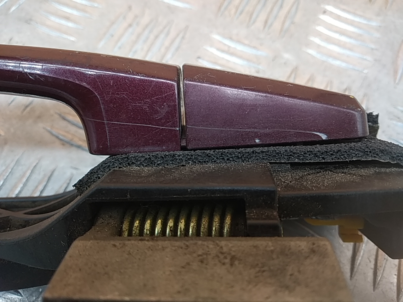 Ручка двери передней наружная правая