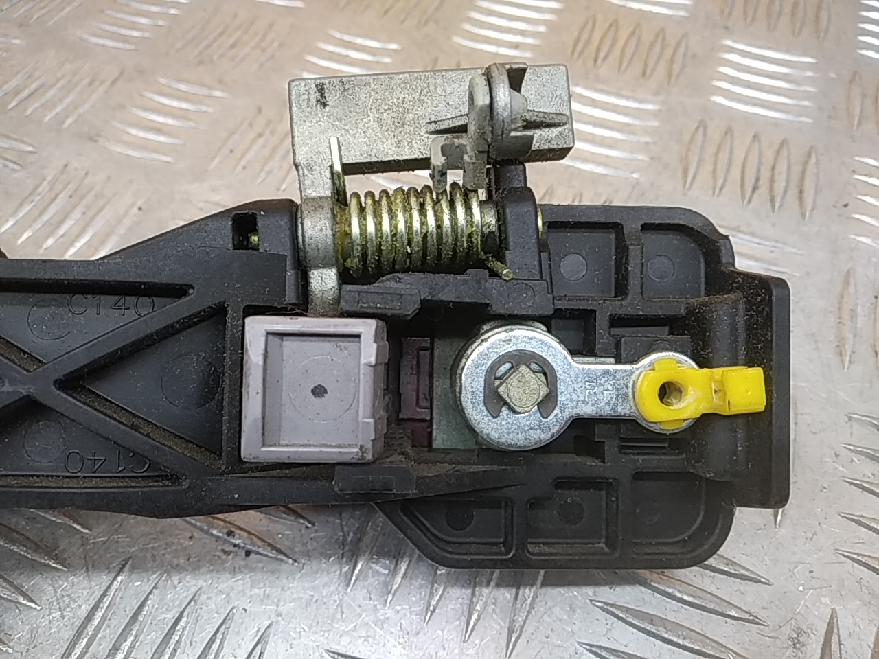 Ручка двери передней наружная правая