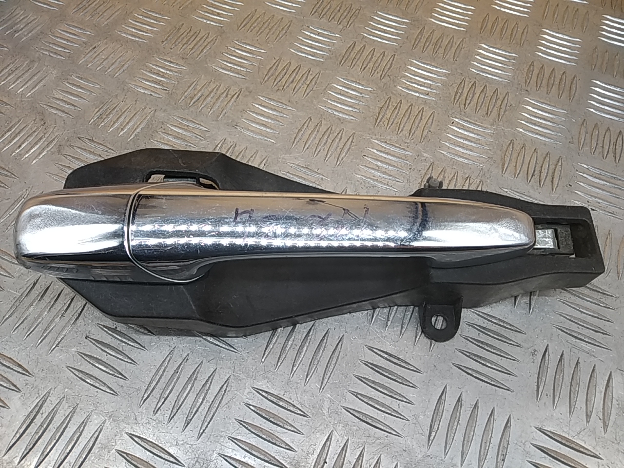 Ручка двери задней наружная левая