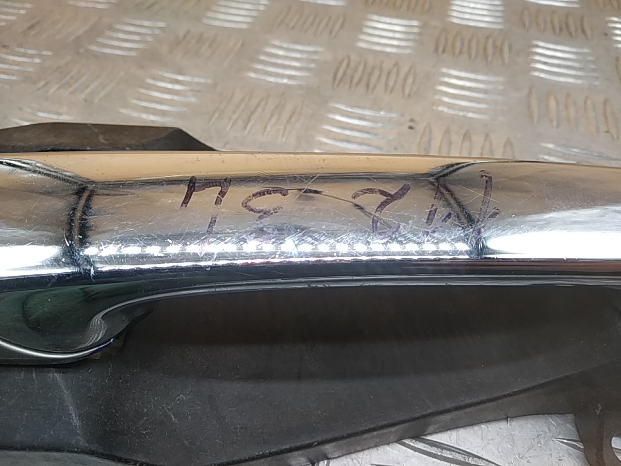 Ручка двери задней наружная левая